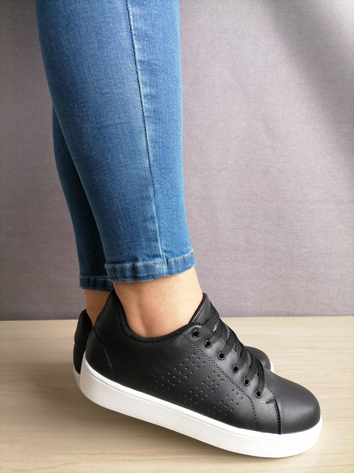 Zapatilla Runner Street modelo 3, color negro, dama