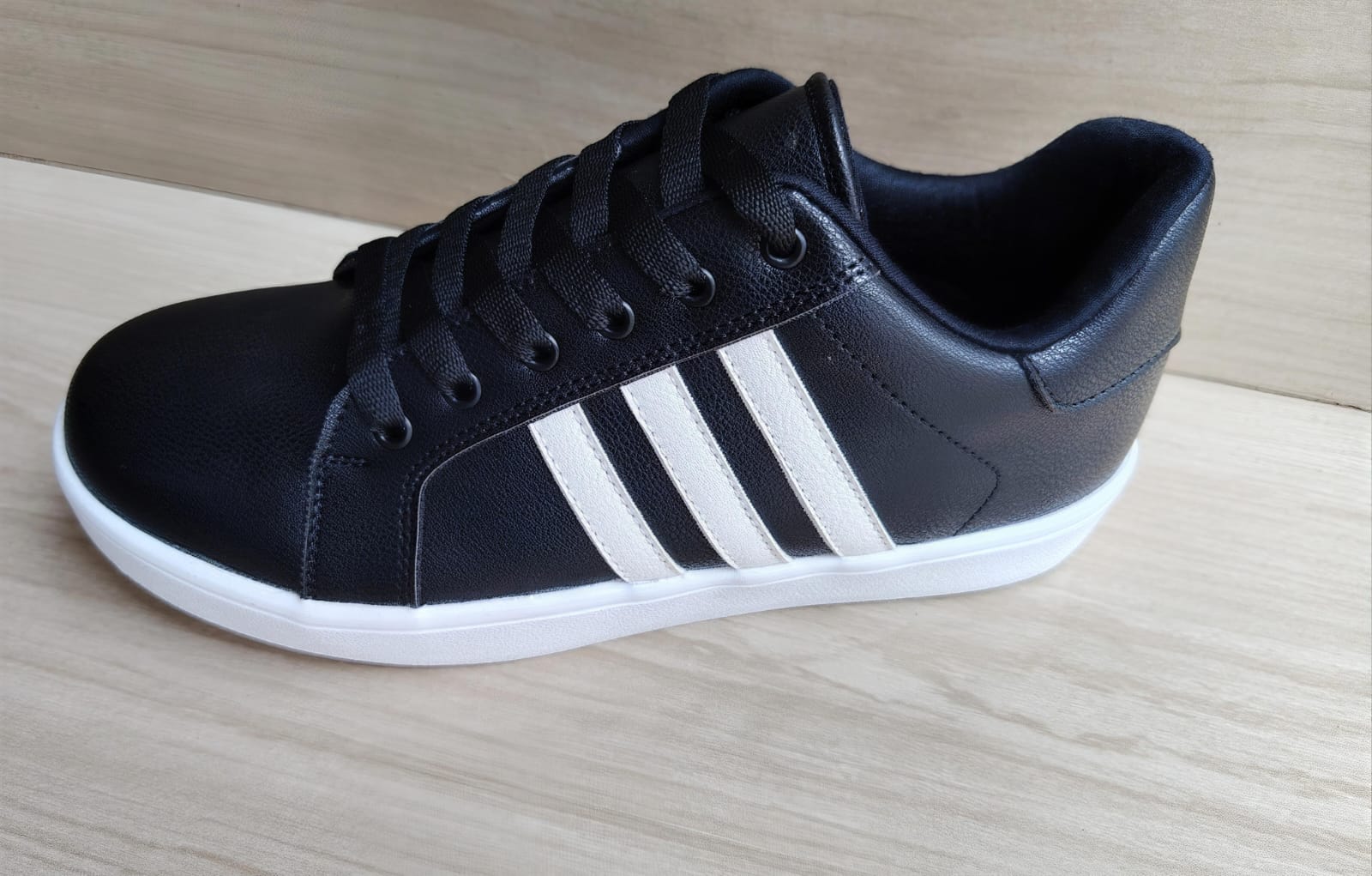 Zapatilla Runner Street modelo 2, color blanco, dama