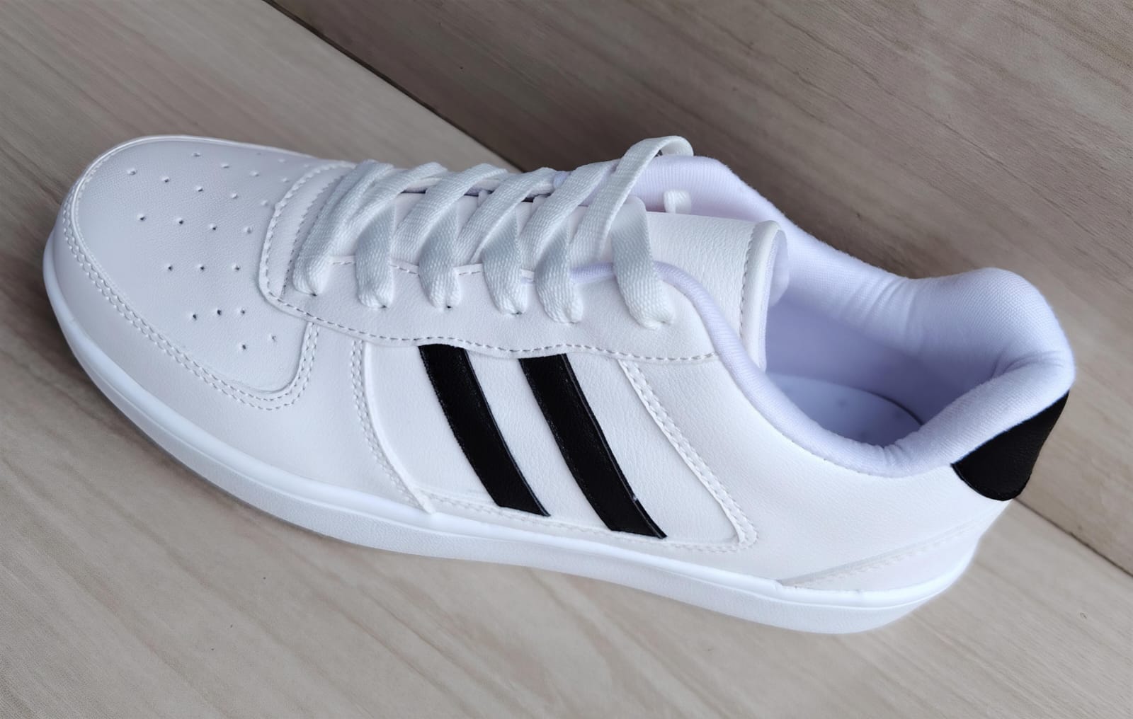 Zapatilla Runner Street modelo 2, color blanco, dama