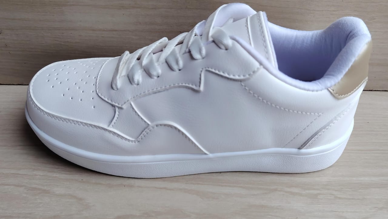 Zapatilla Runner Street modelo 2, color blanco, dama